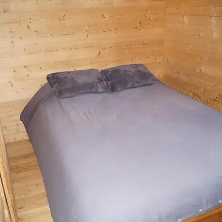 3300